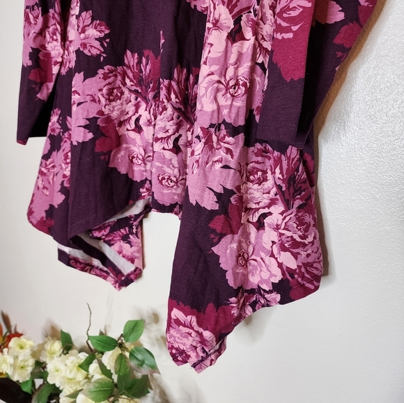 Roamans Floral Women's Top in Pink & Purple Hankerchief Hem - Picture 5 of 6